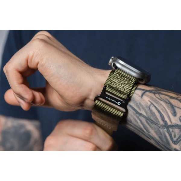 Mise en situation Bracelet APPLE Watch Boucle Trail velcro en nylon